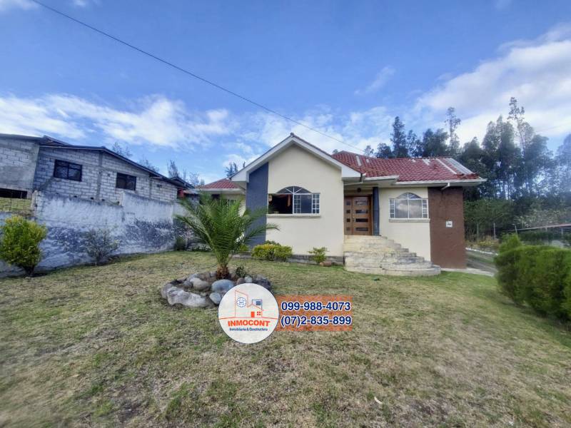 C1289 AMPLIA CASA CON ÁREA VERDE DE VENTA